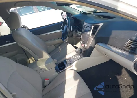 2014 Subaru Outback 2.5I Premium z USA, uszkodzony, nr VIN 4S4BRCCCXE3261871